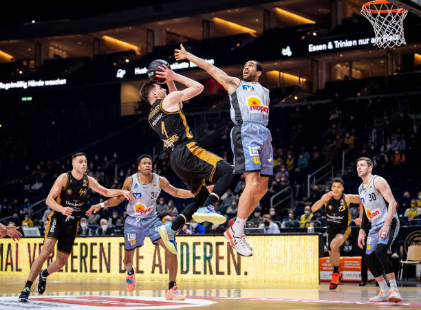 防守人数始 防守人数始