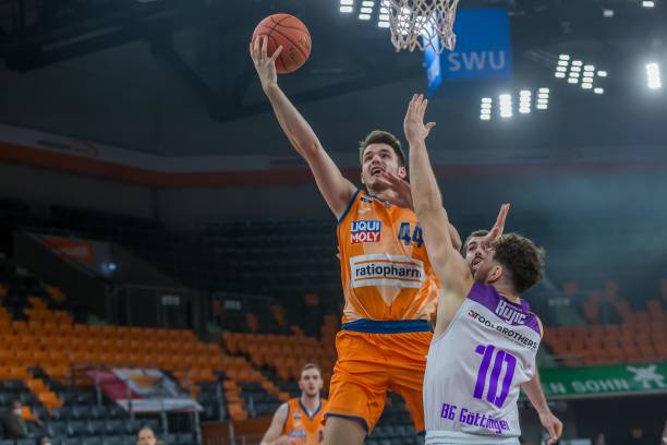 中活跃的年 中活跃的年